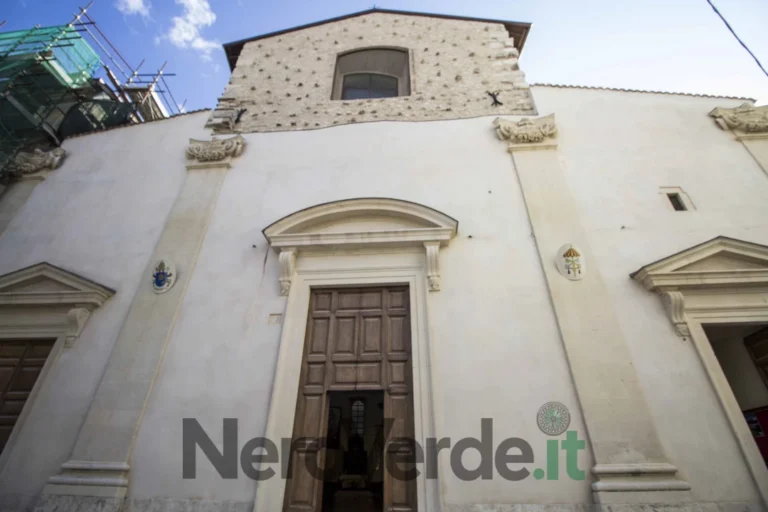 l'ingresso della chiesa di san giuseppe artigiano